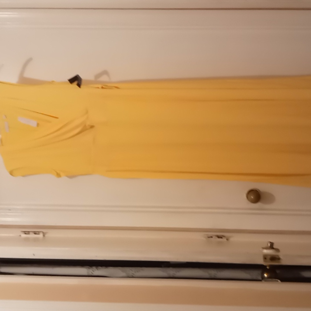 Women's short sleeve dress with split yellow maxi see below for measurements